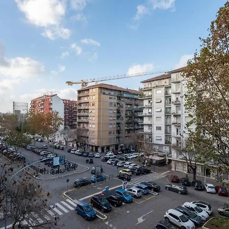 Ostiense Self Check-in روما